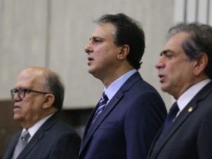 Camilo Santana toma posse do segundo mandato e pede apoio a deputados