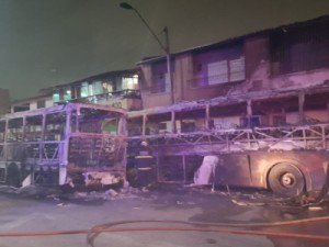 Caminhão é incendiado no 11º dia de ataques no Ceará