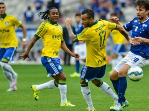 Camisa amarela não dá sorte, e Palmeiras é derrotado pelo Cruzeiro