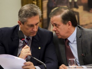 Candidatos ao comando da Câmara evitam opinar sobre cassação de Cunha