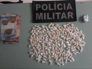 Caririaçu - Polícia prende jovem de 18 anos com mais de 200 pedras de crack