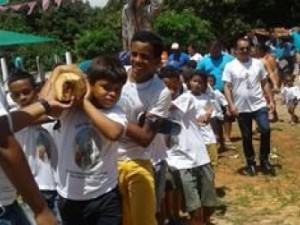 Carregamento de pau mirim movimenta comunidade das Cabeceiras