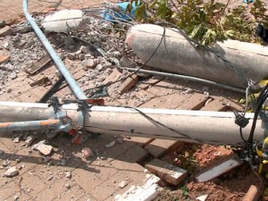 Carro colide contra poste e deixa dois mortos na Zona Norte de Teresina