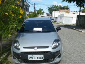 Carro com placa de Barbalha abandonado em Recife