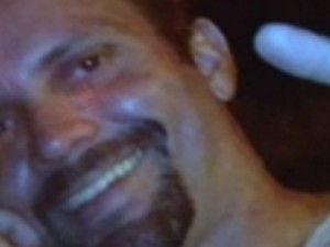 Carro explode e mata homem dentro de garagem em Maracanaú, no Ceará