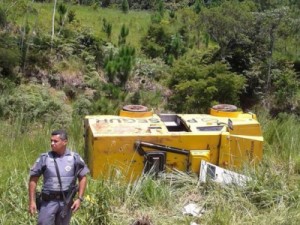 Carro-forte é metralhado durante emboscada; cinco ficam feridos