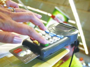 Cartões de lojas e empréstimos elevam inadimplência em todas capitais