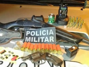 Casal é preso em Barbalha com armas, munições e até HT
