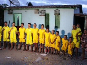 Casal que espera o 14º filho quer seguir a tradição da letra “R”