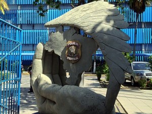 Casas de políticos de PE são alvo de operação da Polícia Federal