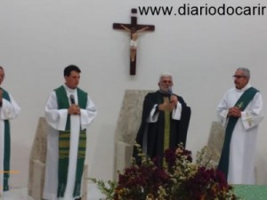 Católicos barbalhenses e juazeirenses lotam igreja para posse do padre Leonardo