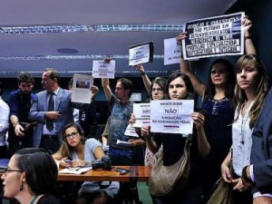 CCJ da Câmara aprova proposta que reduz maioridade penal