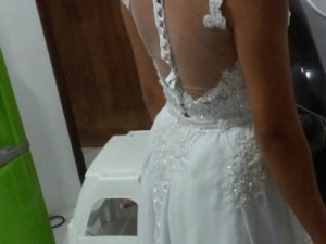 CE Jovem é assaltada e fica sem vestido de noiva: 'Pedi pra não levar' 