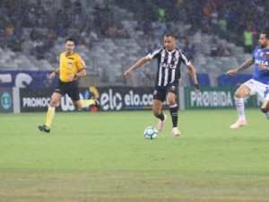 Ceará bate o Cruzeiro no Mineirão e deixa o Z4