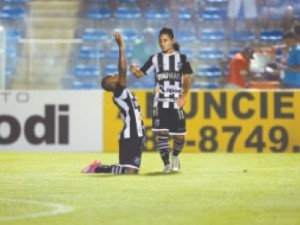 Ceará goleia o Guarany(S) e antecipa classificação