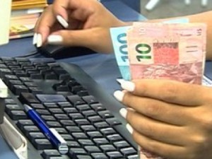 Ceará paga 1ª parcela do 13º salário dos servidores nesta sexta-feira