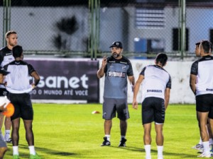 Ceará recebe Bahia na Arena Castelão para se reabilitar na Série A