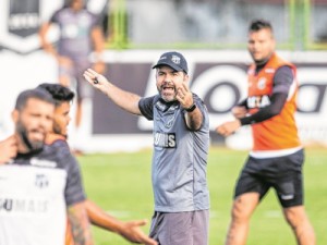 Ceará recebe o líder Palmeiras buscando vitória para subir na tabela