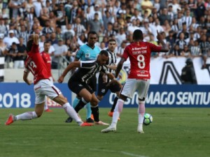 Ceará sai atrás, mas busca empate com o Inter no Castelão