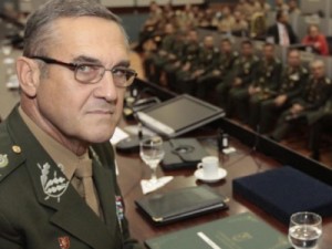 Chefe do Exército reclama de cortes e fala em retrocesso