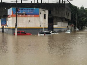 Chuva causa alagamentos na Grande Vitória