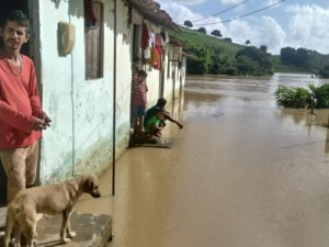 Chuva deixa mais de 500 famílias sem casa em Pernambuco