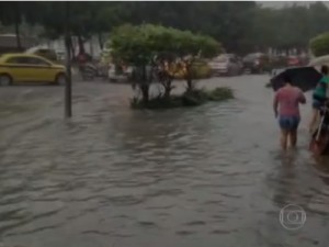 Chuva deixa mortos, desabrigados e rastro de destruição no RJ