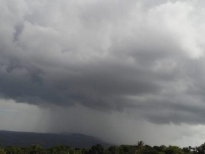 Chuva em Barbalha, Região do Cariri, e queda de raios no Ceará