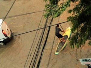 Chuva faz Rio entrar em estágio de atenção