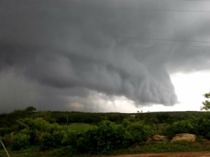 Chuvas intensas, Barroquinha marca 122mm, e açude sangra em Santana do Cariri