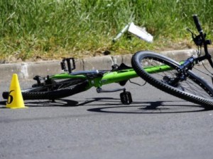 Ciclista morre atropelado por táxi na zona norte de Porto Alegre