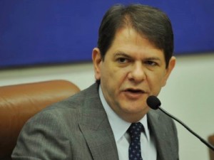 Cid Gomes vai à Câmara na quarta dar explicações aos deputados