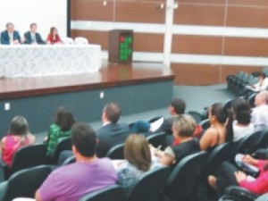 Cidade quer saída para caos na saúde