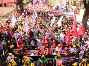 Cidades brasileiras têm atos em defesa da educação e contra a reforma da Previdência