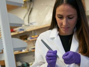 Cientista brasileira cria 'caneta' que detecta câncer durante cirurgia