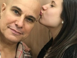 Claudia Raia posta foto de filha com Edson Celulari: 'Amor dos filhos cura'