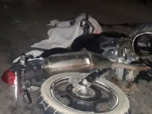 Colisão de moto e carro deixa adolescente ferido em Lavras da Mangabeira