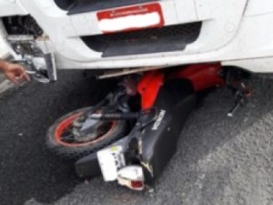 Colisão entre moto e caminhão deixa dois mortos na BR-020