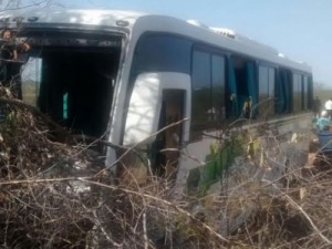 Colisão entre ônibus e carro mata cinco pessoas em Russas, no Ceará