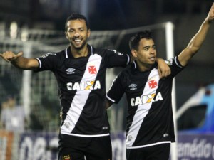 Com apagão e gol de Yago Pikachu, Vasco derrota o Avaí em São Januário