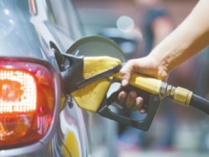 Com aumento de impostos, gasolina tem alta recorde