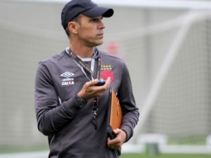 Com Bota uma incógnita, Milton concentra trabalho no Vasco: "Estratégia definida"