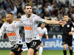 Com dois de Boselli, Corinthians vence Fortaleza na Arena e encerra jejum