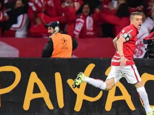 Com dois gols no começo, Inter vence Tigres por 2 a 1 e abre vantagem