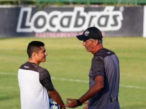 Com dores, Juninho Quixadá volta para departamento médico do Ceará