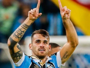 Com gol de Vizeu, Grêmio domina e vence o Atlético-MG na Arena