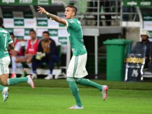 Com público recorde, Palmeiras cumpre meta contra Avaí e entra no G4
