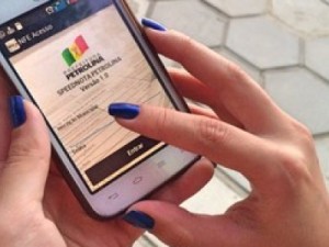 Começa a tramitar projeto que proíbe sinal de celular em presídios no Ceará