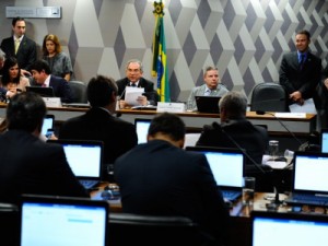 Comissão aprova relatório e impeachment de Dilma Rousseff será levado ao plenário