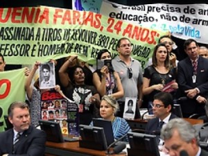 Comissão especial aprova texto-base de proposta que revoga o Estatuto do Desarmamento